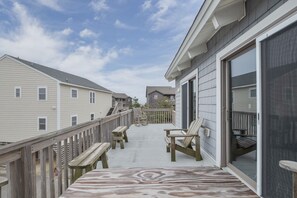 Terrace/patio - 5793- Beachy Keen, Just steps to the ocean with direct beach access and no major roads to cross (Nags Head)
