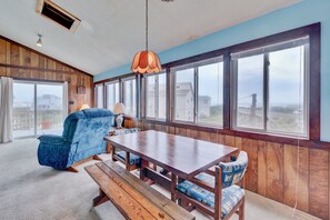 Interior - 6504- Eagle's Nest, | Oceanside | Nags Head | Sleeps 8 (Nags Head)