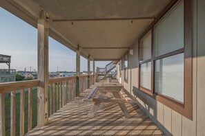 Outdoor dining - 7102- Sweet Haven, | Oceanside | Waves | Sleeps 6 (Waves)