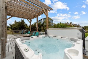 Outdoor spa tub - 7219- C-Waves, Perfect Hatteras Island Vacation! (Salvo)