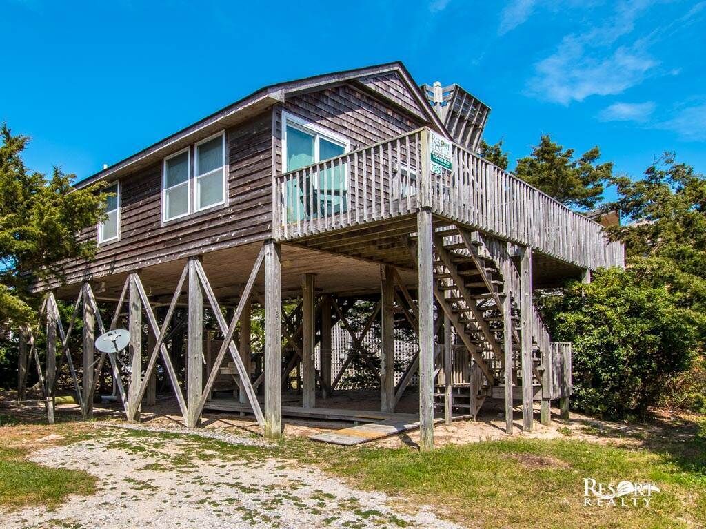 Pet friendly 3 bedroom home in Avon.