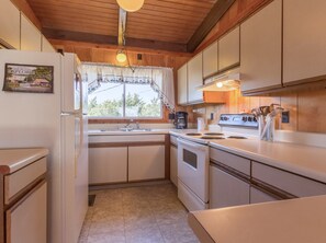 冰箱、微波炉、烤箱、炉灶