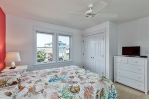 4 bedrooms, internet, bed sheets - 7560-Sunset Cove, | Canalfront | Avon | Sleeps 8 (Avon)