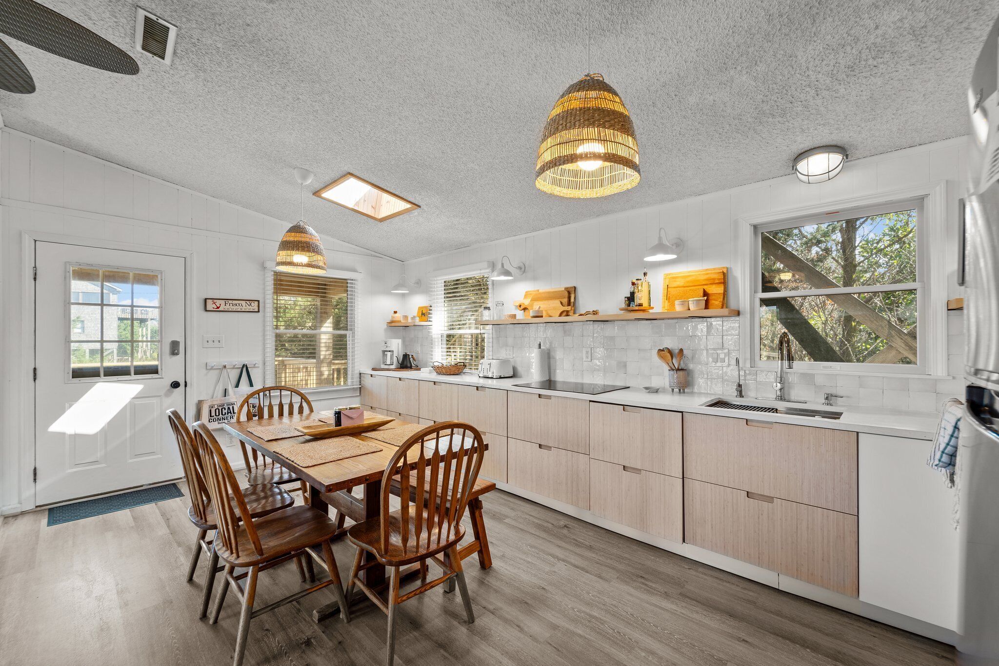 ثلاجة، ميكروويف، فرن، موقد طهي مسطح