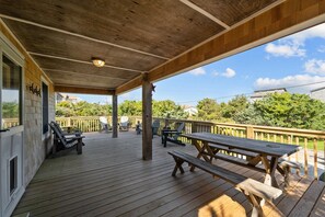 Outdoor dining - 7850- Nepenthe, Classic Beach Home, Short Walk to Beach, Crow's Nest, Covered Decks. (Frisco)