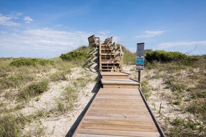 Property grounds - 7950- Ocean, | Oceanside | Hatteras | Sleeps 6 (Hatteras)