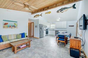 TV, DVD player, stereo - 7950- Ocean, | Oceanside | Hatteras | Sleeps 6 (Hatteras)