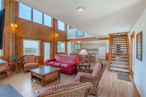 TV, DVD player, stereo - 1366 - Whale Spray, Corolla, NC 5 bed 4 bath, oceanfront, private pool, up to 16 guests. (Corolla)