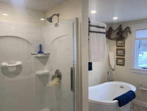 Bathtub, towels, soap, shampoo