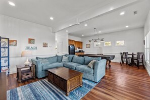 Flat-screen TV - 7700-Lee's Landing, | Oceanfront | Avon | Sleeps 10 (Avon)