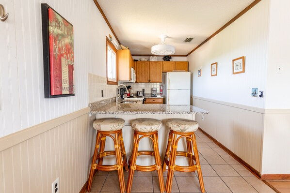 Fridge, microwave, oven, stovetop - 4703- 5 Trout Running,  private pool, WiFi, rec room, and access to community tennis courts (Southern Shores)