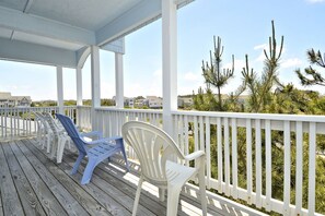 Property grounds - 1211 - Stork II, Oceanfront Vacation Fun w/Pool, Kiddie Pool, Hot Tub, Pool Table... (Corolla)