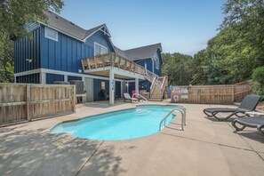 Pool - 4620- Flip Flop Inn, in the live oaks lovingly maintained with amenities and conveniences (Southern Shores)