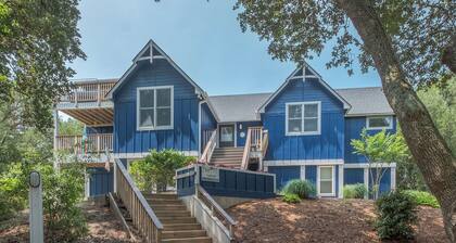 4620- Flip Flop Inn, in the live oaks lovingly maintained with amenities and conveniences