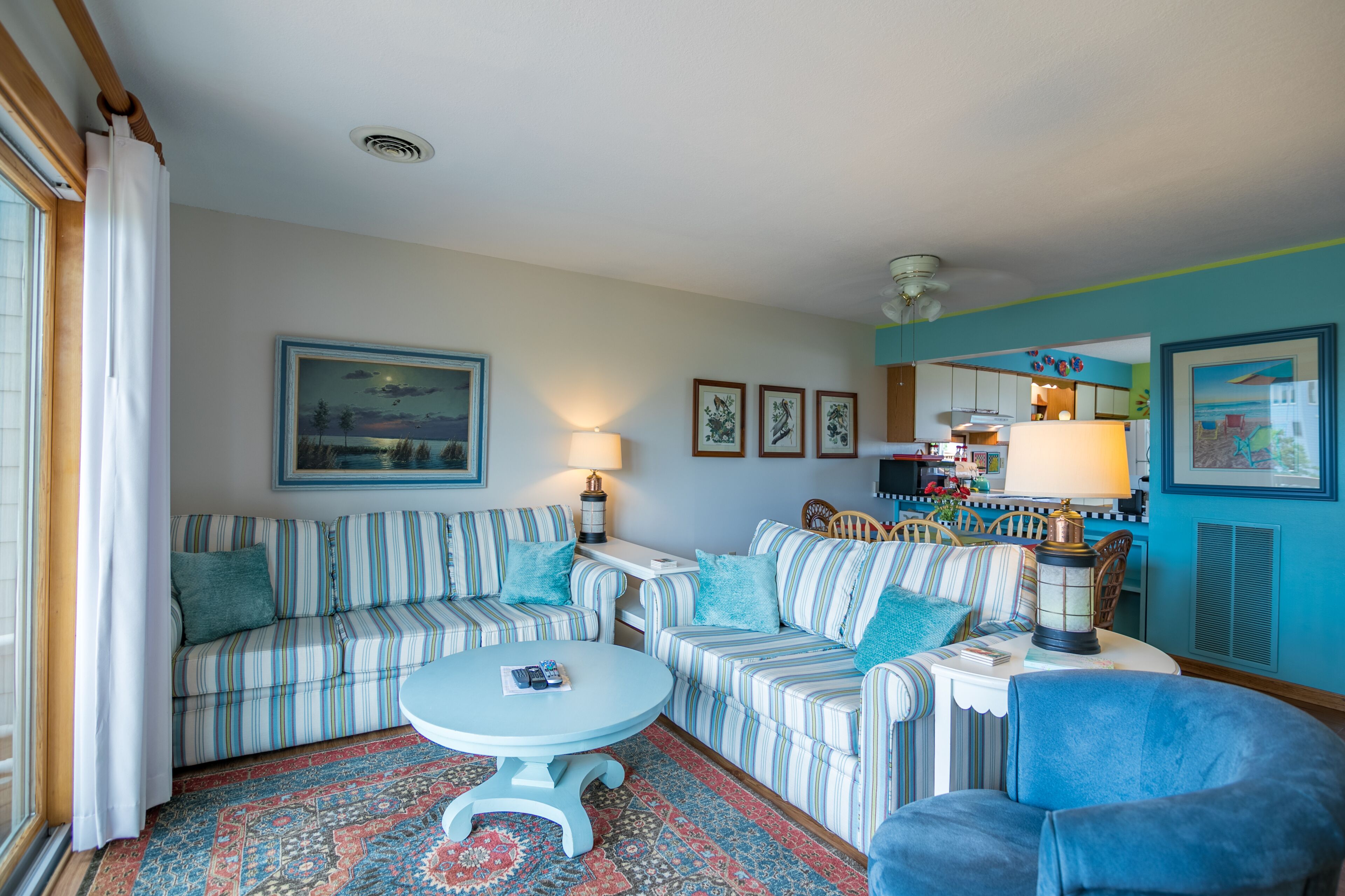 Adorable cozy condo tastefully decorated and features easy access to the beach