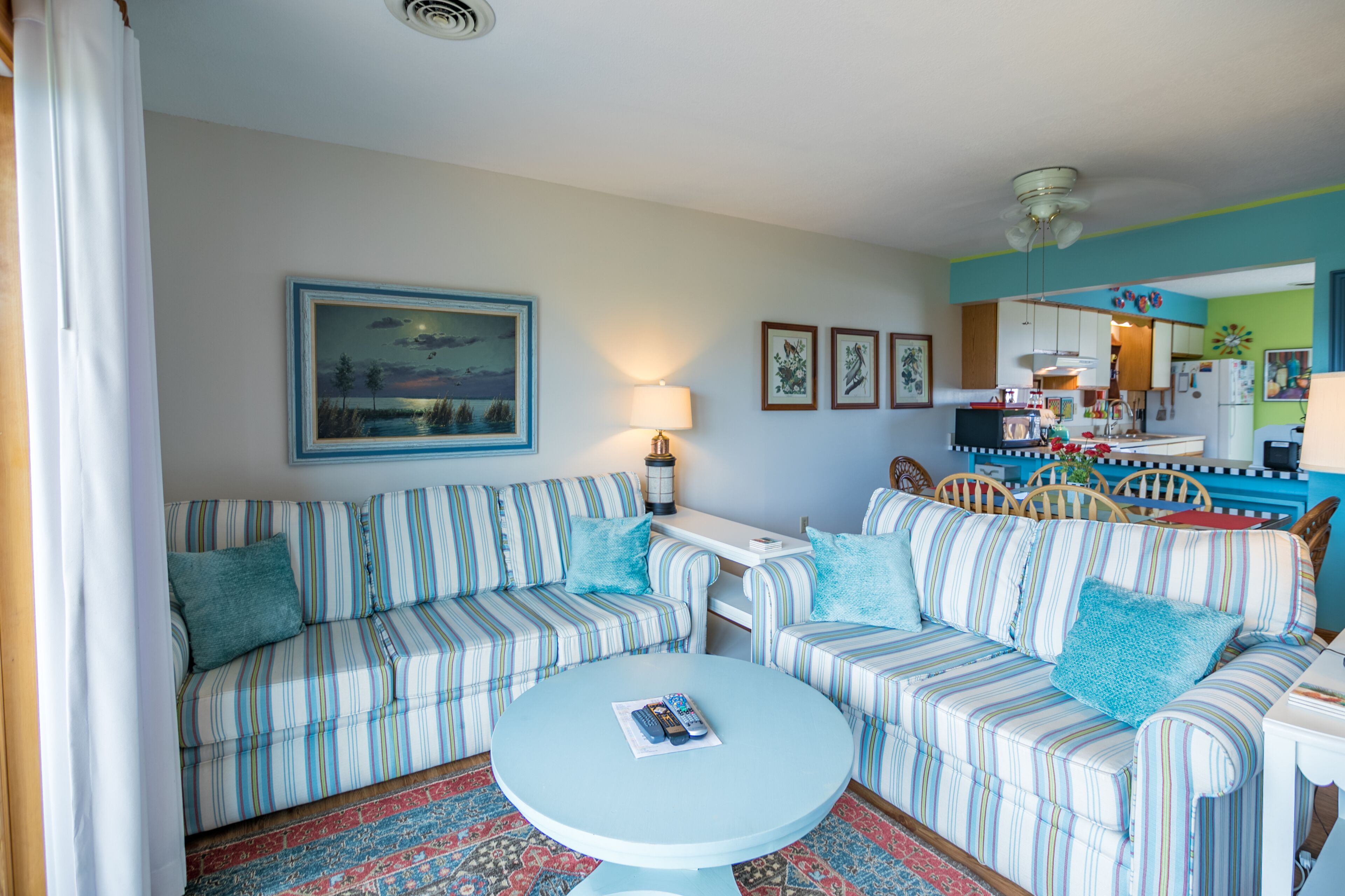 Adorable cozy condo tastefully decorated and features easy access to the beach
