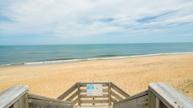 A wooden boardwalk leading to a sandy beach with a clear view of the ocean. - 4218- The Scotts' SandBar - Oceanside Duck Condo Near Beach & Dining (Duck)