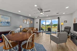 Flat-screen TV, DVD player - 4213- Duck Duck Goose, Community Pool and Tennis, WiFi, Sun Deck, Outside Shower (Duck)