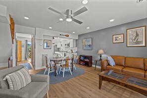 Flat-screen TV, DVD player - 4213- Duck Duck Goose,  Community Pool and Tennis, WiFi, Sun Deck, Outside Shower (Duck)