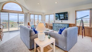 TV, DVD player, books, video library - 2850 - SunDancer, Pet-Friendly Duck Retreat Near Beach & Town (Duck)