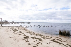 Beach nearby - 2816 - Tranquil Sound 4-bed 4.5-bath soundfront home in Duck, NC, private pool, hot tub, game room (Duck)