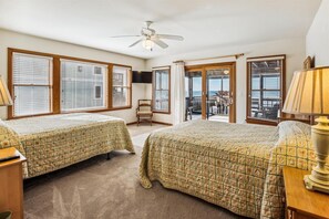 5 bedrooms, free WiFi, bed sheets