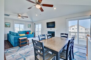 Télévision, cheminée