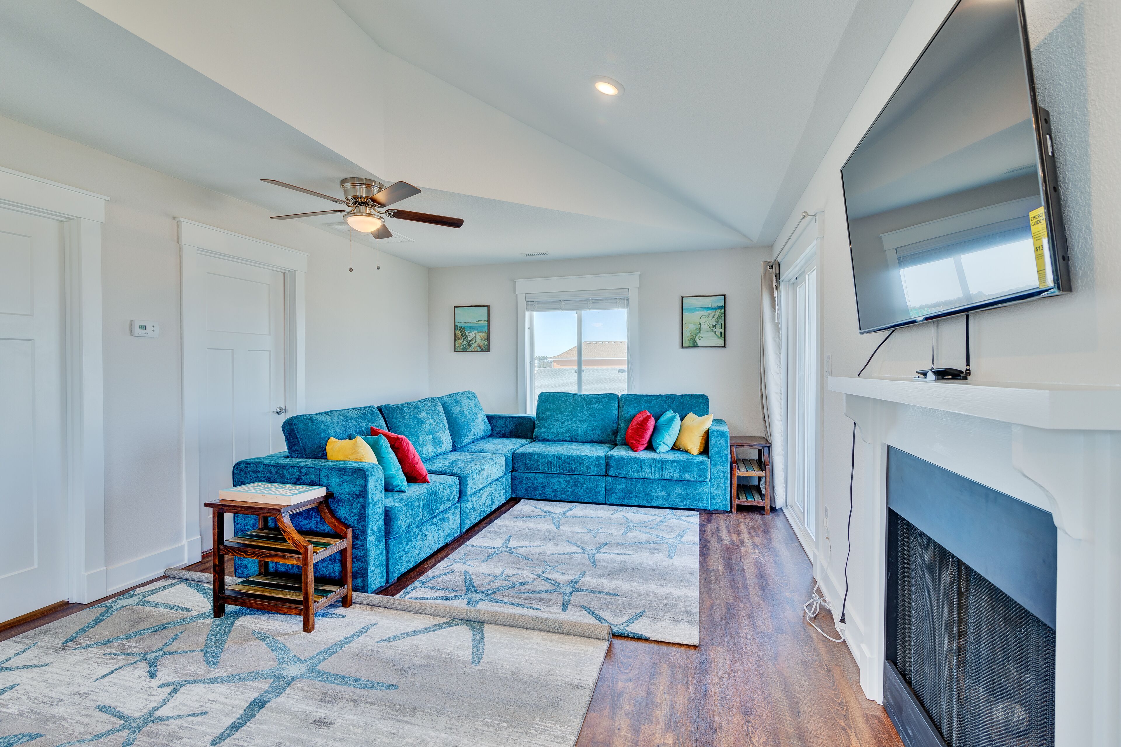 Kitty Hawk home with Hot Tub, Gas Fireplace, Sun Decks, and more