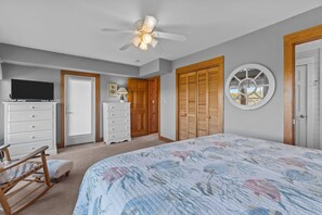 4 bedrooms, free WiFi, bed sheets - 2410 - Come Sail Away, Duck spacious oceanfront rental minutes from great local dining (Duck)