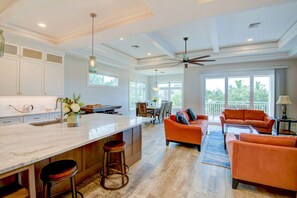 Smart-tv, dvd-afspiller, bøger