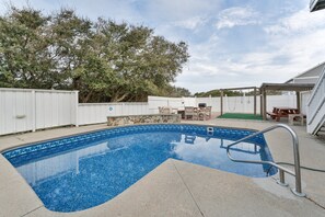 A heated pool - 4763- Smells Like Sea Sprite, Pet-friendly Kitty Hawk home with private heated pool (Kitty Hawk)