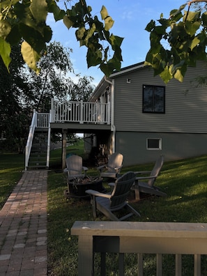 Property grounds - Newly remodeled Riverfront 3 bedroom house on the Great Chazy River with dockage (Champlain)