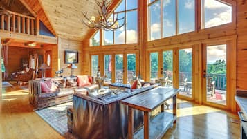 TV, fireplace, DVD player, stereo