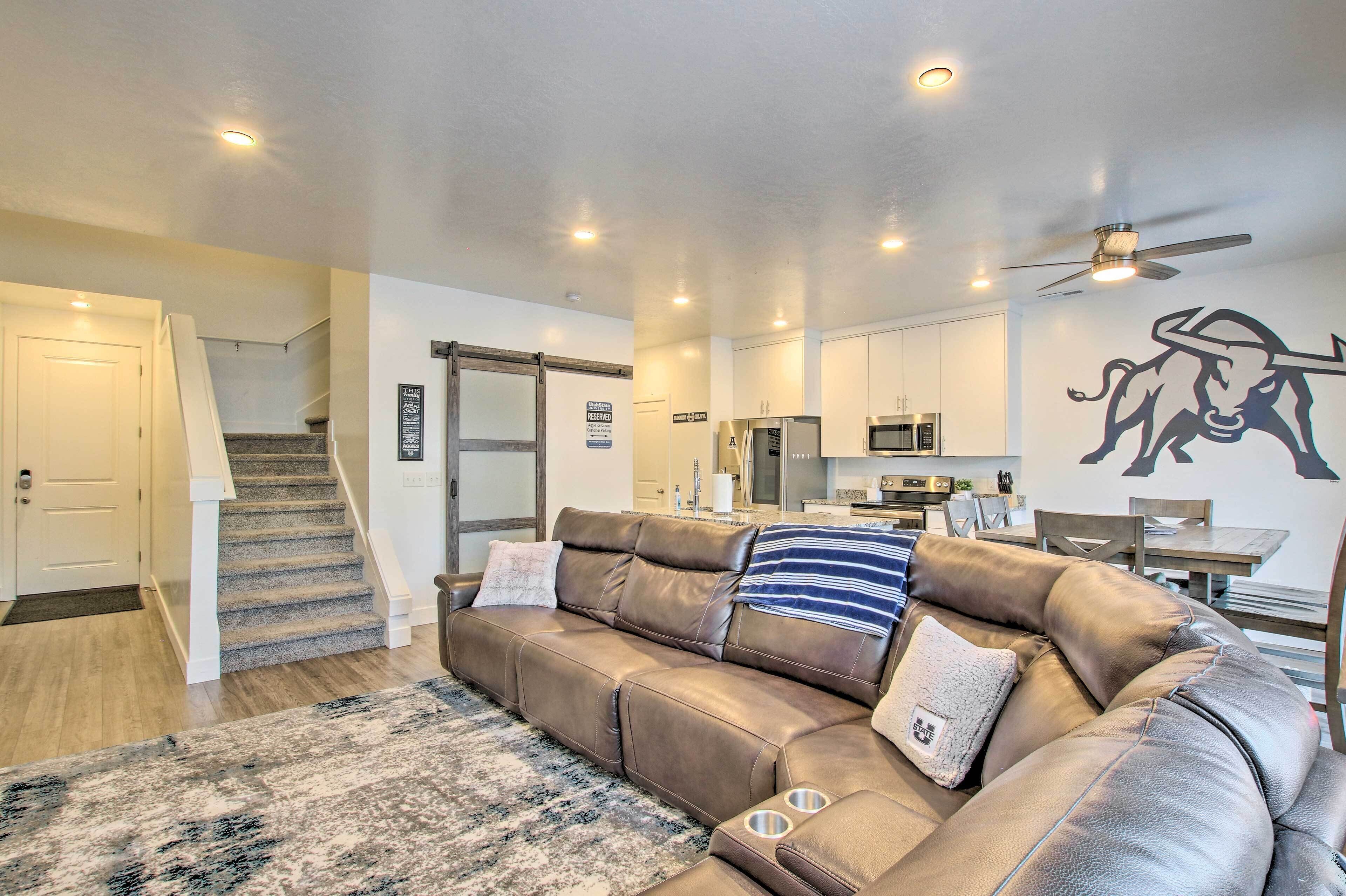 Providence Townhome w/ Amenities ~ 4 Mi to USU!