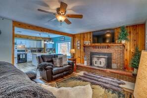 TV, fireplace