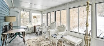 Rustic Family Home + Acreage ~ 20 Mi Hocking Hills