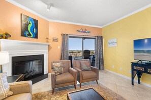 TV, fireplace
