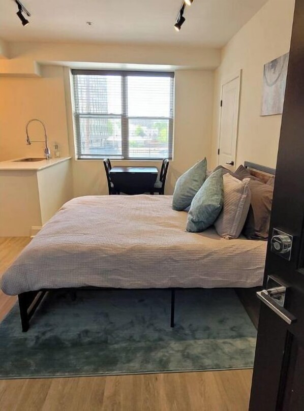 1 bedroom, desk, iron/ironing board, free WiFi