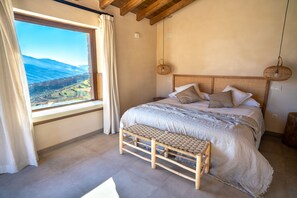 4 bedrooms, iron/ironing board, travel cot, free WiFi