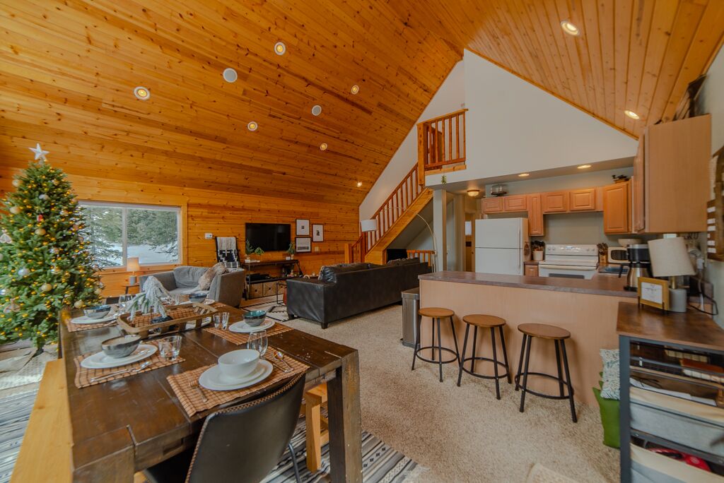 Discount! Beautiful, Spacious Cabin, Nestled in the Pines, Family and Pet Friendly - Fox Ridge