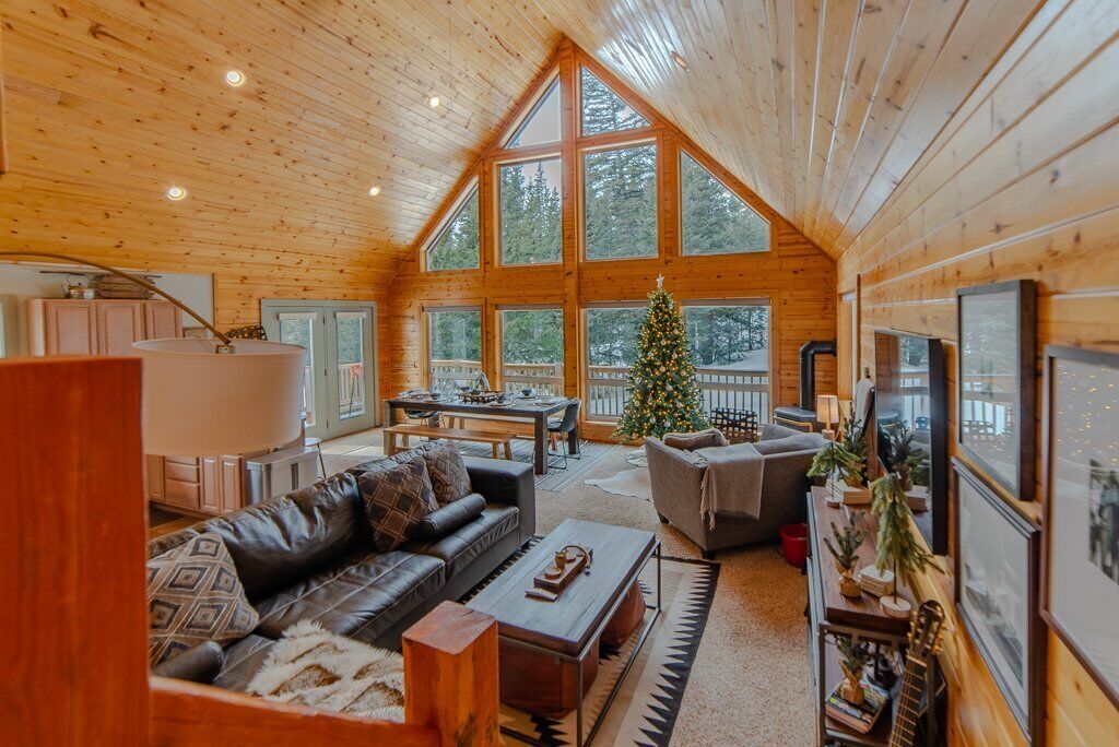 Discount! Beautiful, Spacious Cabin, Nestled in the Pines, Family and Pet Friendly - Fox Ridge