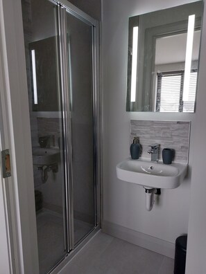 Bathtub, hair dryer, towels, soap - Portstewart, Northern Ireland, Atlantic Cove (Portstewart)