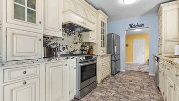 Fridge, stovetop, dishwasher, coffee/tea maker