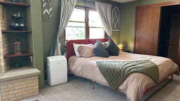 5 habitaciones, tabla de planchar con plancha, wifi y ropa de cama