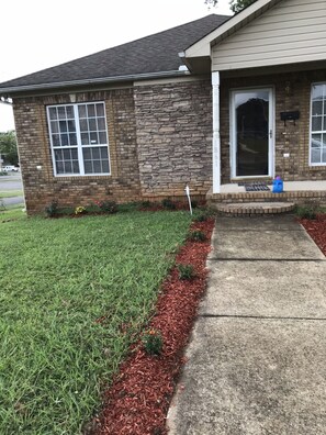Exterior detail - Spacious newly renovated, w/air 3 bedroom home on corner lot- park 2 cars (Birmingham)