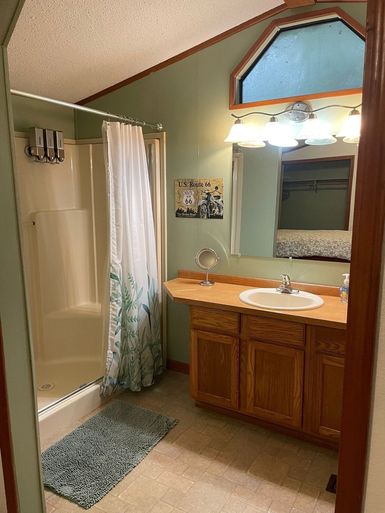 Combined shower/bathtub