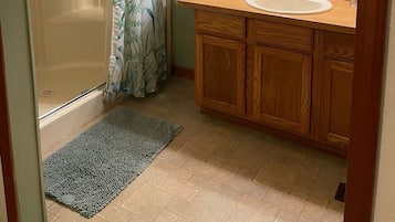 Combined shower/bathtub