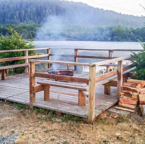 Meadowview Clean & Comfortable Home by River Side