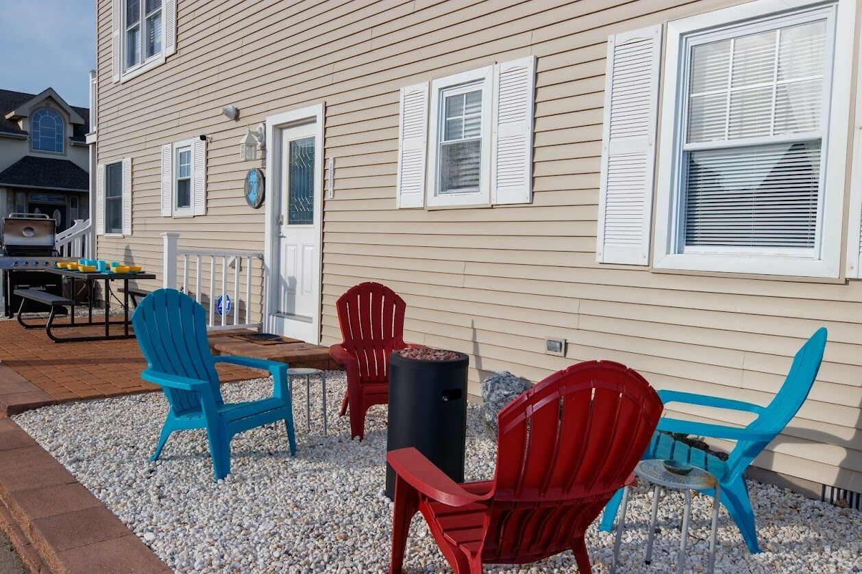Newly remodeled 3 BR, 2 Bath shore house sleeps 10.