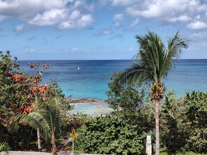 Vue sur la plage ou lâocĂ©an
